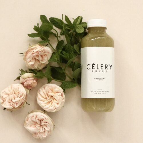 Świeżo wyciskany sok z selera naciowego cold press – naturalny detoks i oczyszczanie organizmu, wsparcie wątroby, niski indeks glikemiczny, zdrowy sok fit do codziennej diety, odkwaszanie organizmu, superfood na czczo, bez cukru, bez konserwantów, idealny do oczyszczania jelit i wspierania układu trawiennego. Sok na trądzik, dieta przeciwzapalna.
