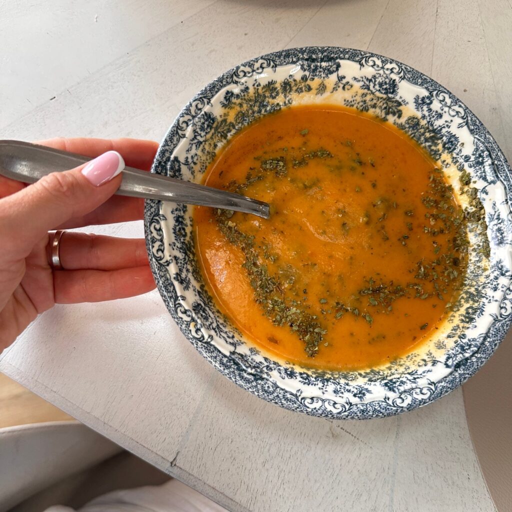 zupy bez mięsa, zdrowe zupy, dieta zupowa, zupy catering, zupy bez glutenu, zupy bez laktozy, zupy bez chemii, zupy bez cukru, zupy warzywne, zupy krem, fit zupy, wegetariańskie zupy, wegańskie zupy, lekkostrawne zupy, zupy odchudzające, przepisy na zupy bez mięsa, zupy detox, zupy oczyszczające, zupy dietetyczne, zupy na lunch, zupy na kolację, szybkie zupy, zupy na wynos, catering dietetyczny zupy, naturalne zupy, domowe zupy, zupy bez konserwantów, zupy roślinne, zupy zdrowotne, zupy detoks, zupy na diecie
